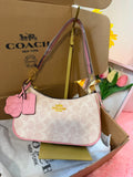 🌸 Coach Signature Shoulder Bag – Elegancia con un toque femenino 🌸