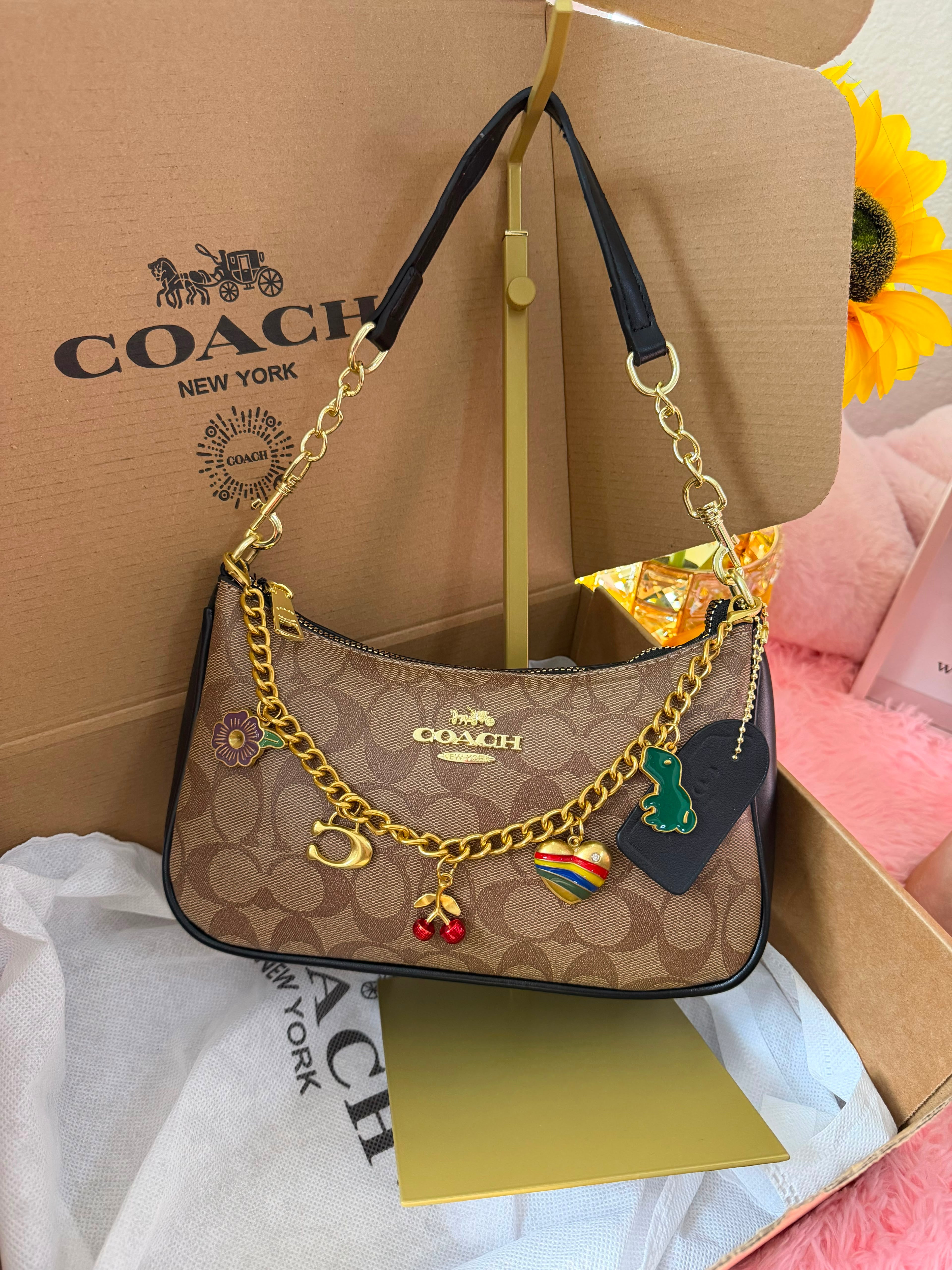 🤎 Coach Shoulder Bag Signature – Elegancia con un toque único 🤎