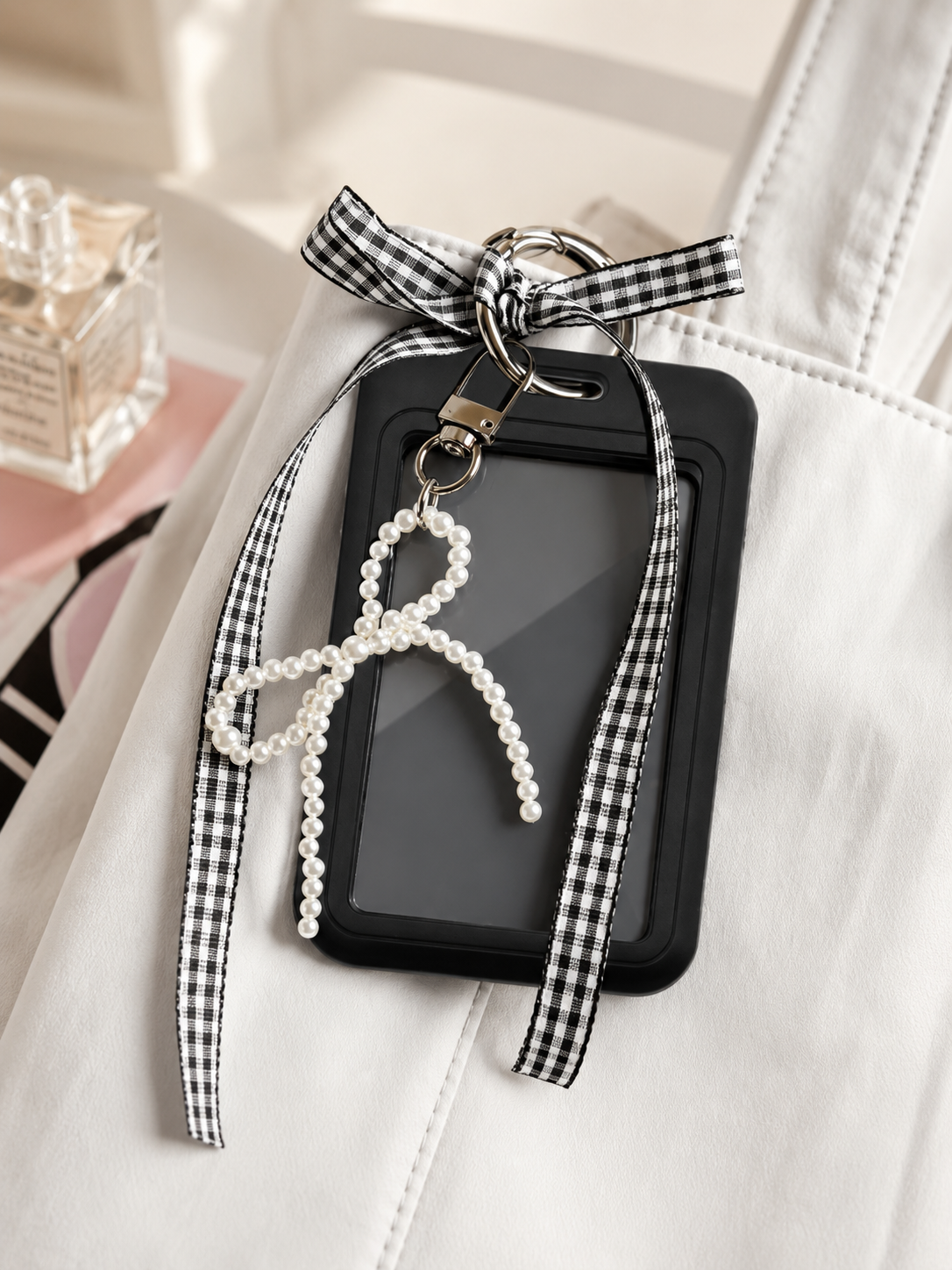 🎀✨ Porta credencial con lazo y detalle de perlas ✨🎀